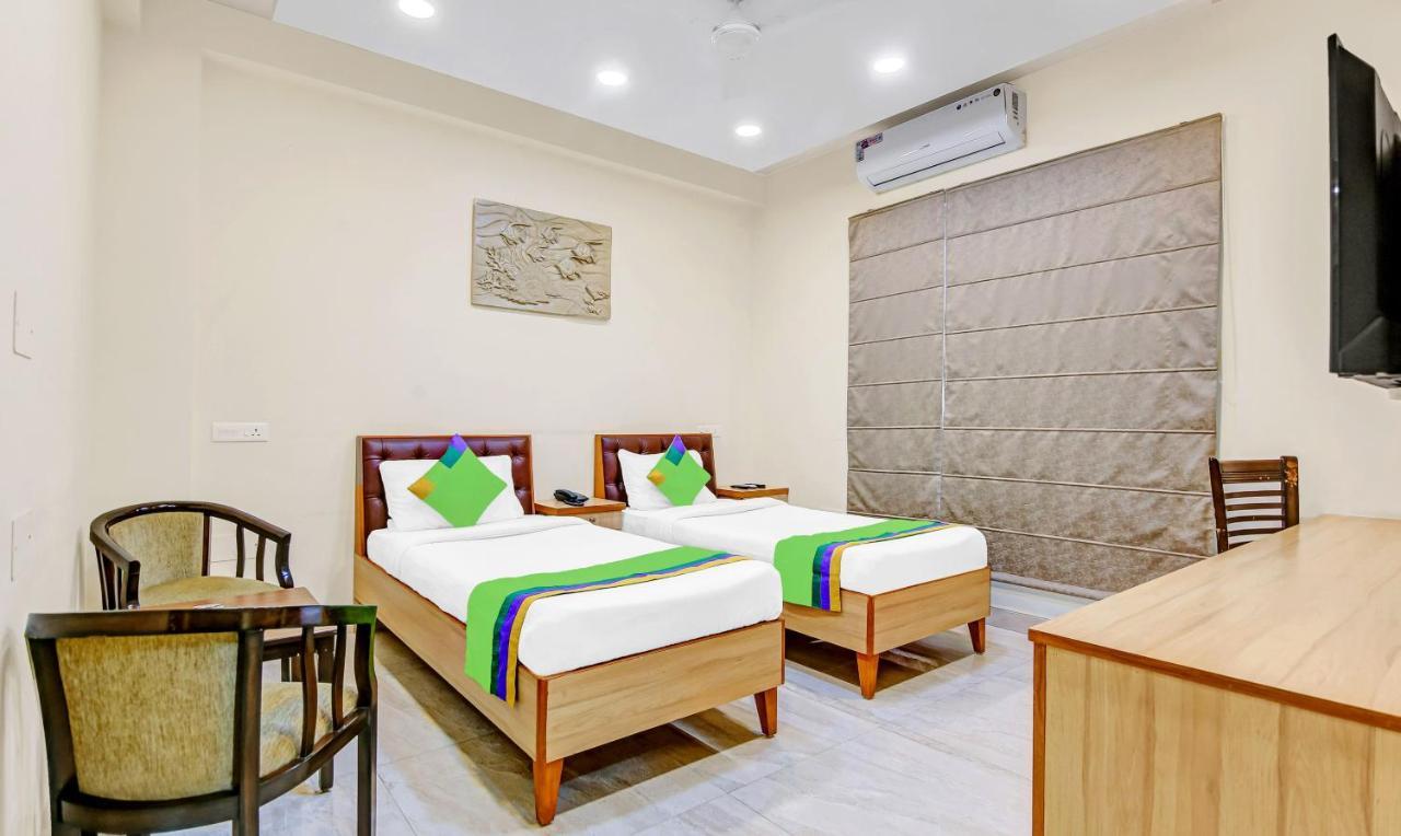 Treebo Sai Village Gold Souk - Sec 43 Gurgaon Exterior photo