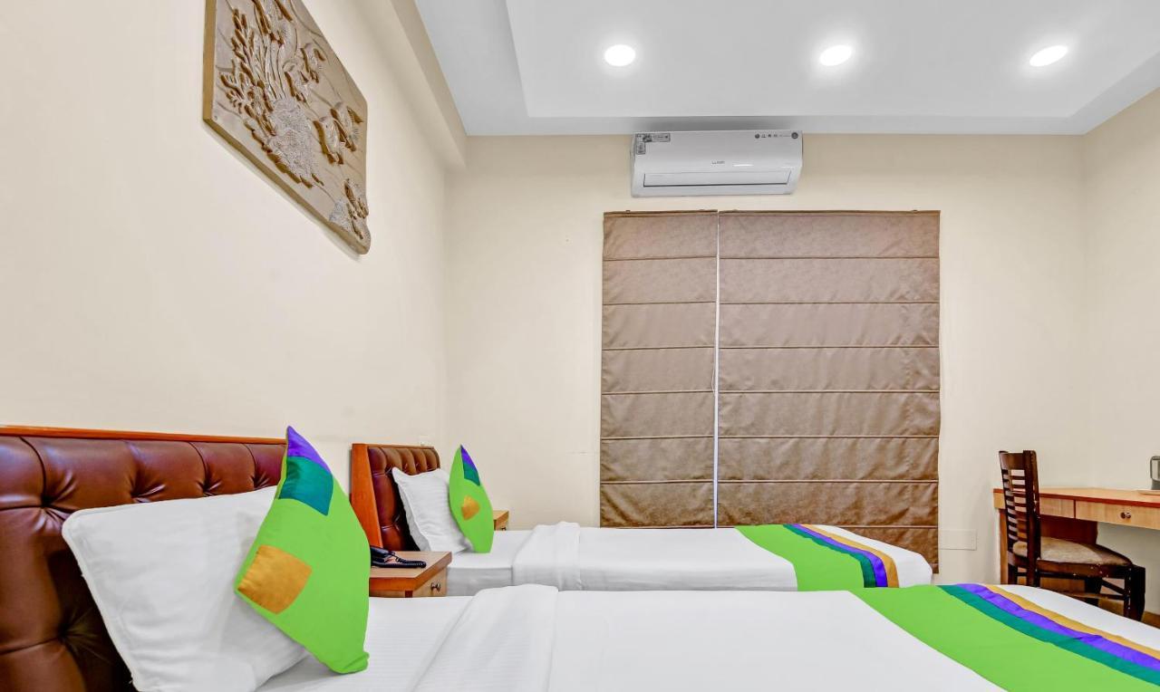 Treebo Sai Village Gold Souk - Sec 43 Gurgaon Exterior photo