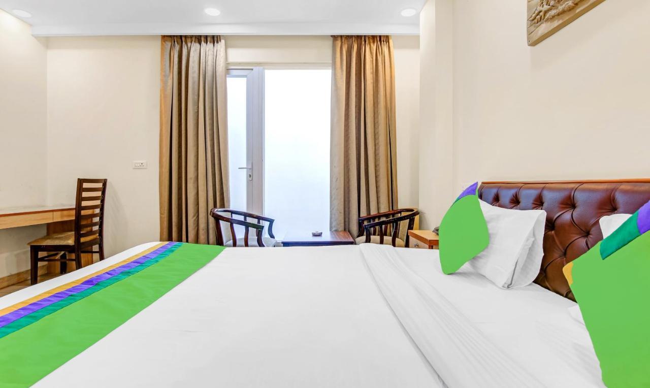 Treebo Sai Village Gold Souk - Sec 43 Gurgaon Exterior photo