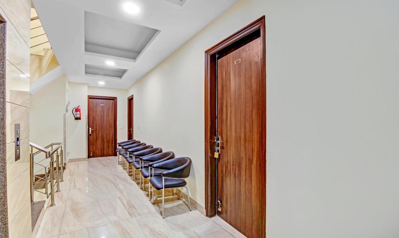 Treebo Sai Village Gold Souk - Sec 43 Gurgaon Exterior photo