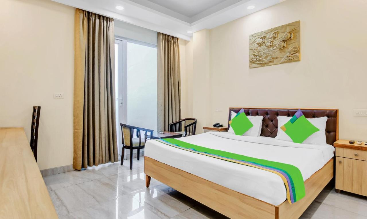 Treebo Sai Village Gold Souk - Sec 43 Gurgaon Exterior photo