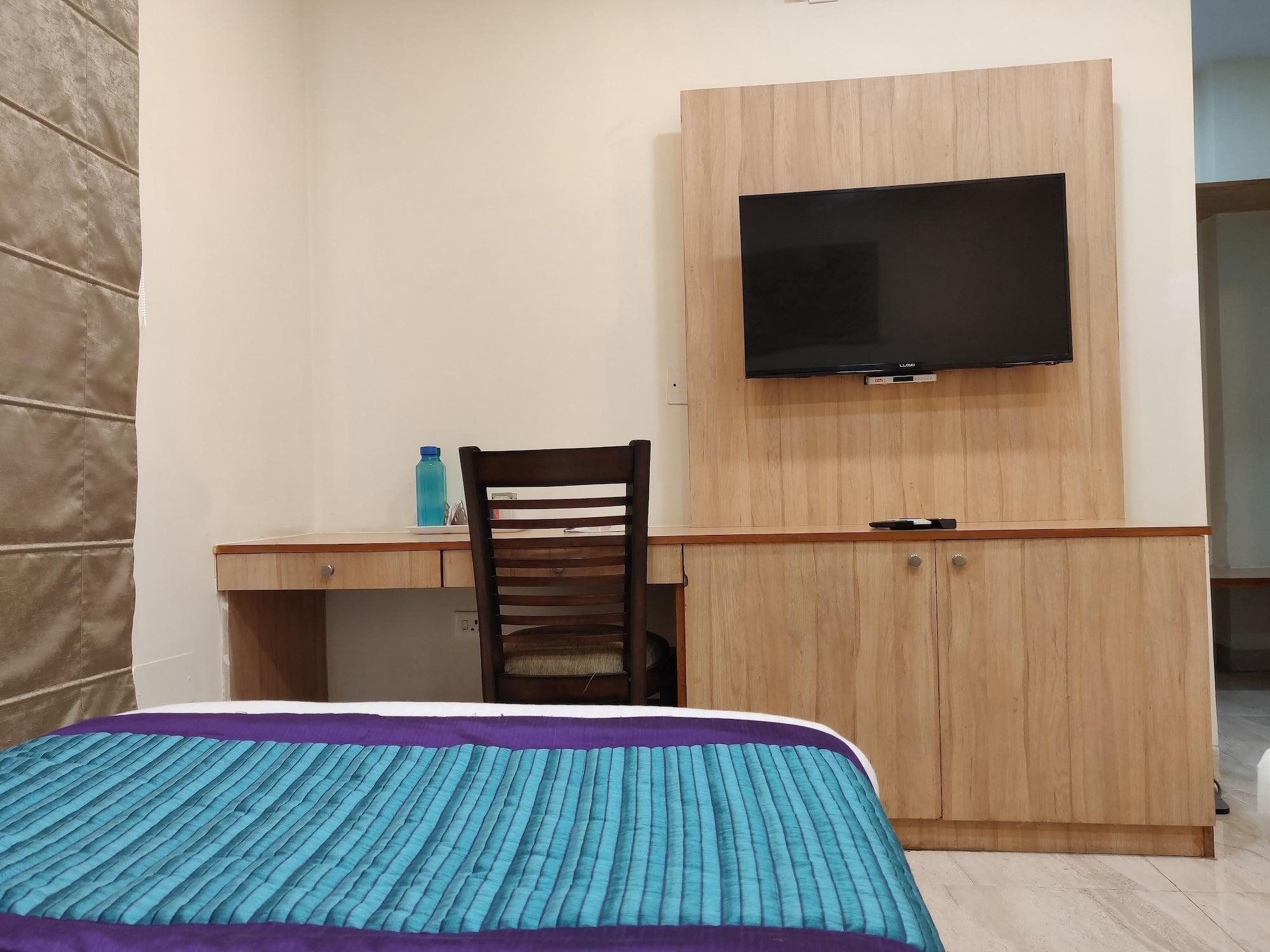 Treebo Sai Village Gold Souk - Sec 43 Gurgaon Exterior photo