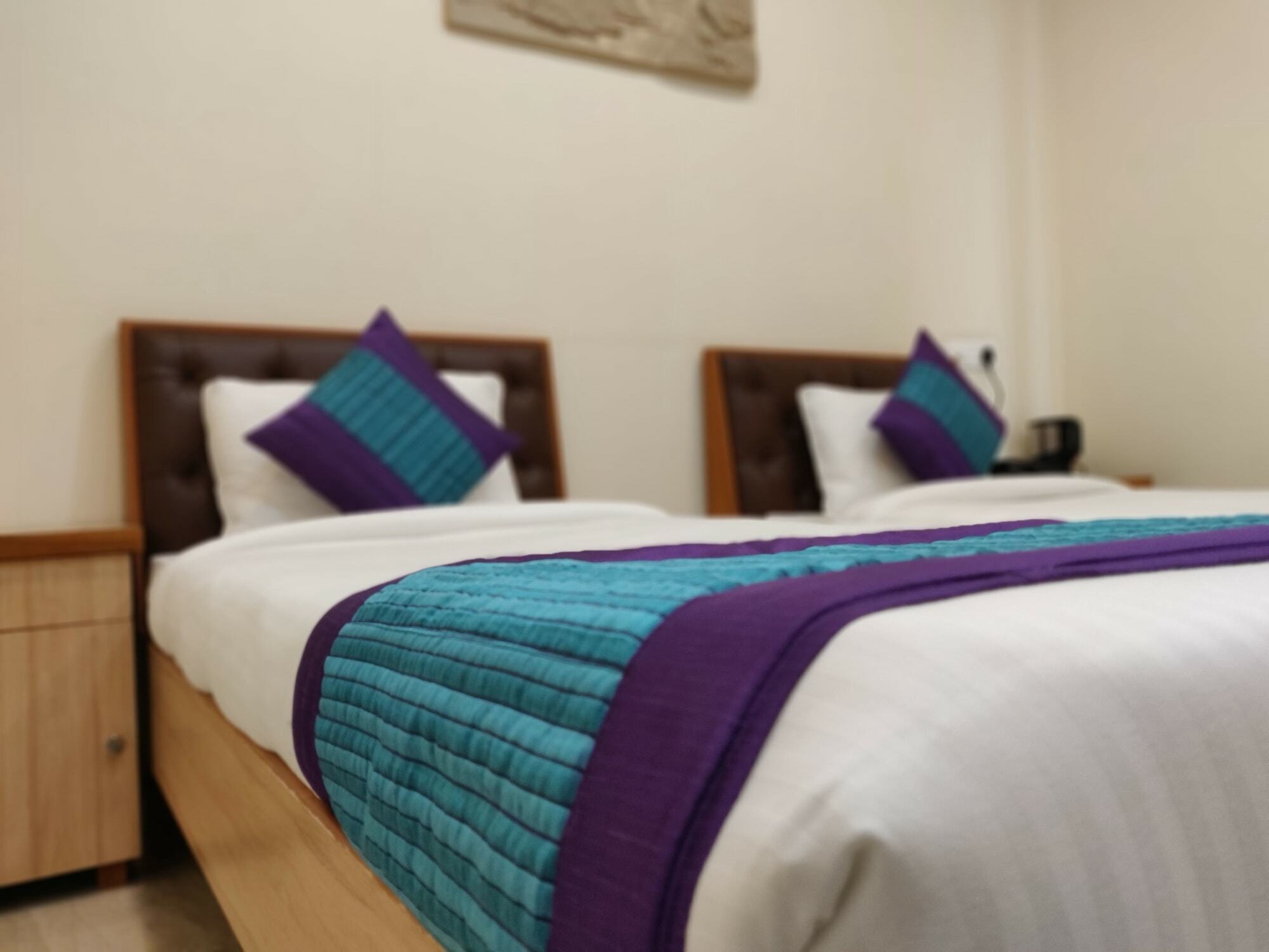 Treebo Sai Village Gold Souk - Sec 43 Gurgaon Exterior photo